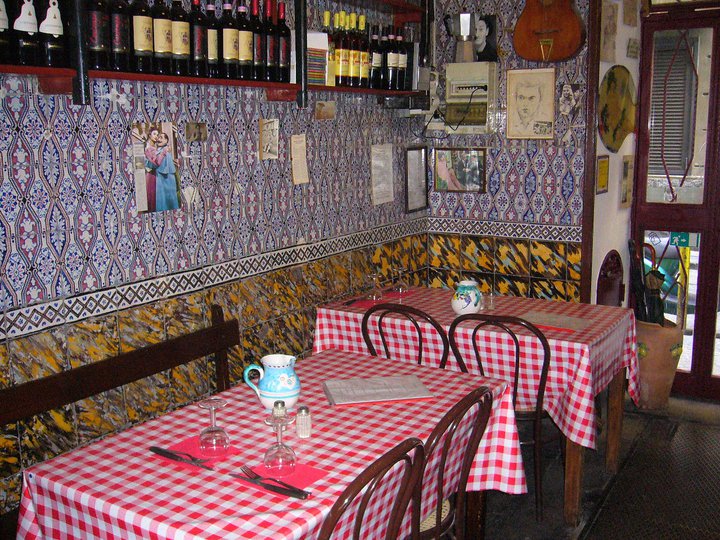 Top 5 restaurants of Naples with divine food and low prices