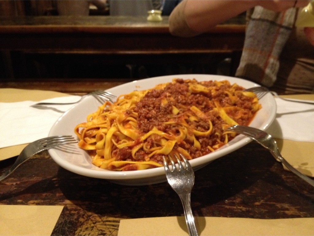 Top 5 restaurants of Bologna with divine food and low prices