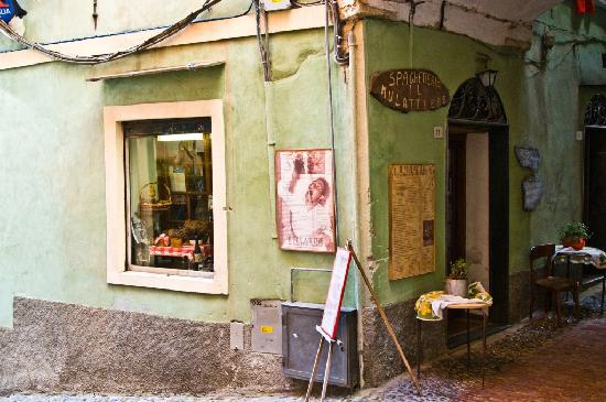 The best 10 restaurants of Liguria with divine food and low prices